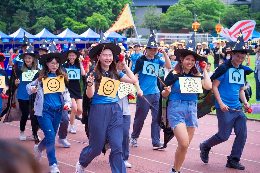 ASUS held a grand Family Sports Day under the theme “Wiser Together” at the National Taipei University Stadium.